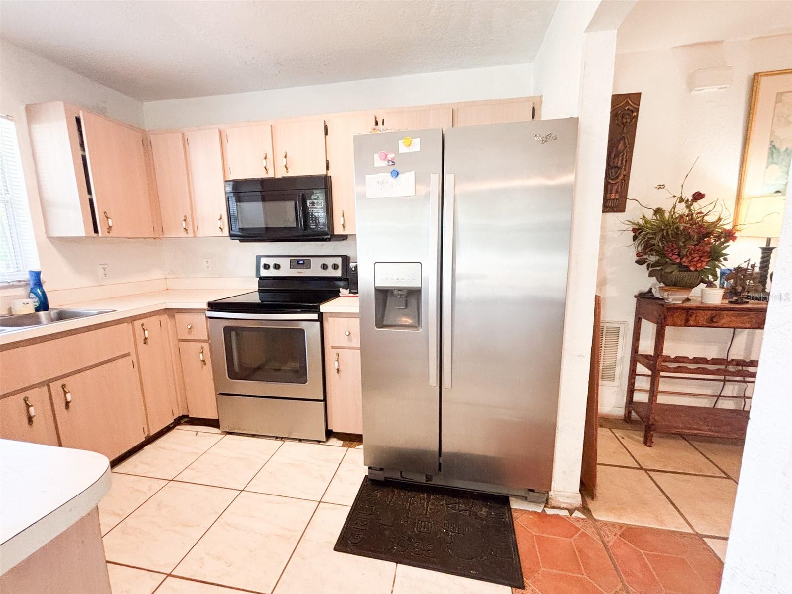 319 W LADY LAKE BLVD