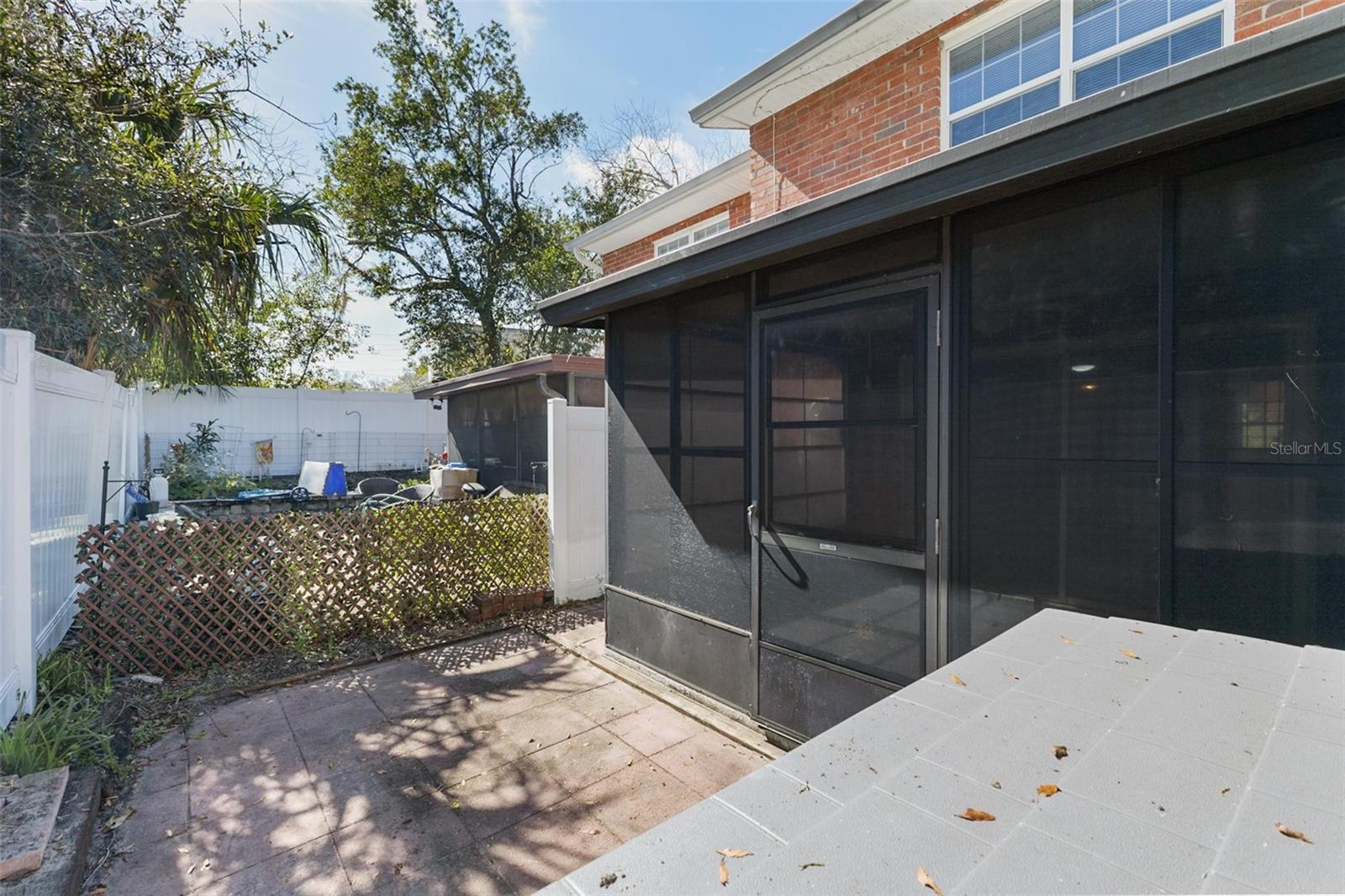 621 W INDIANA AVE #5