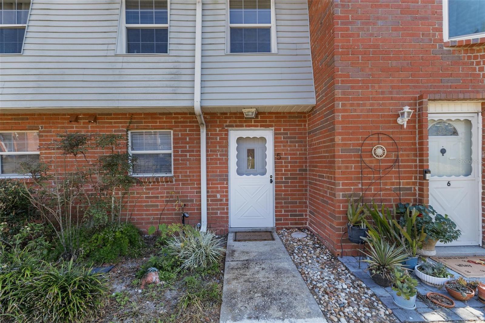 621 W INDIANA AVE #5