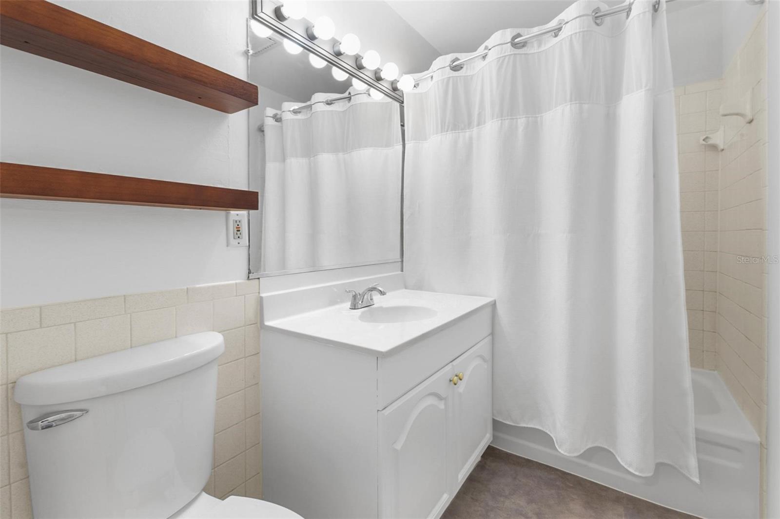 621 W INDIANA AVE #5