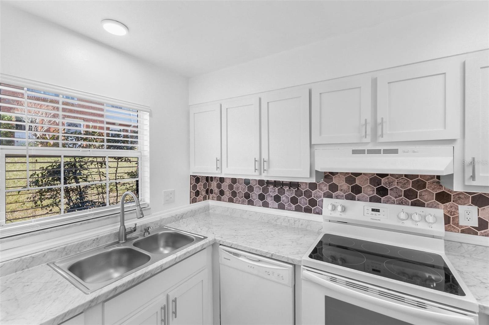 621 W INDIANA AVE #5