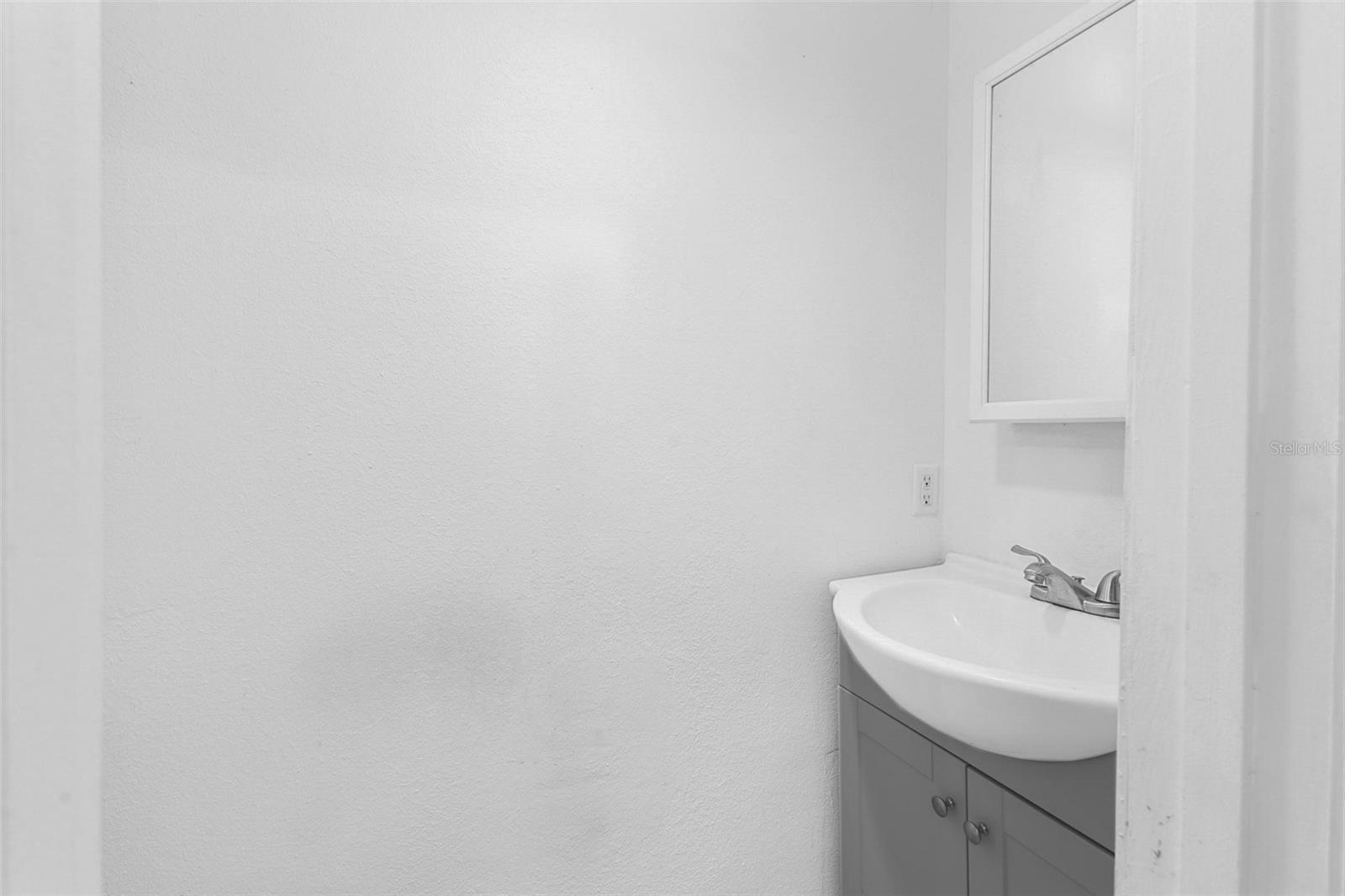 621 W INDIANA AVE #5