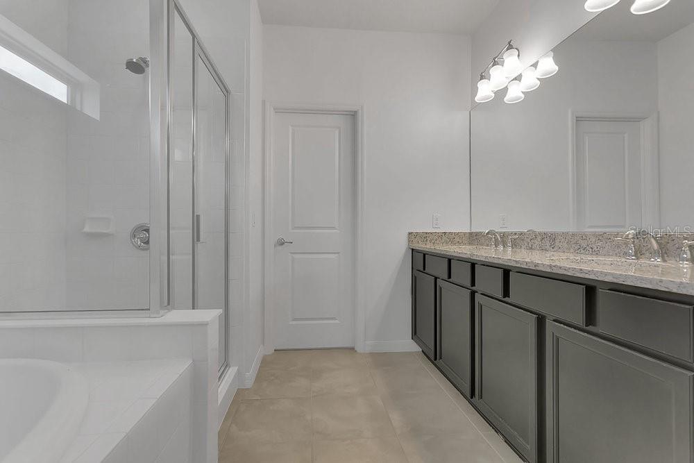 14105 LARKSPUR LAKE DR