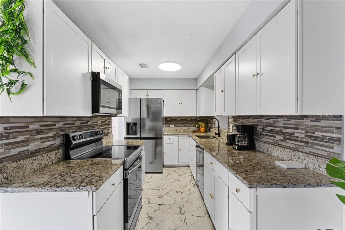 8120 GONDOLA DR
