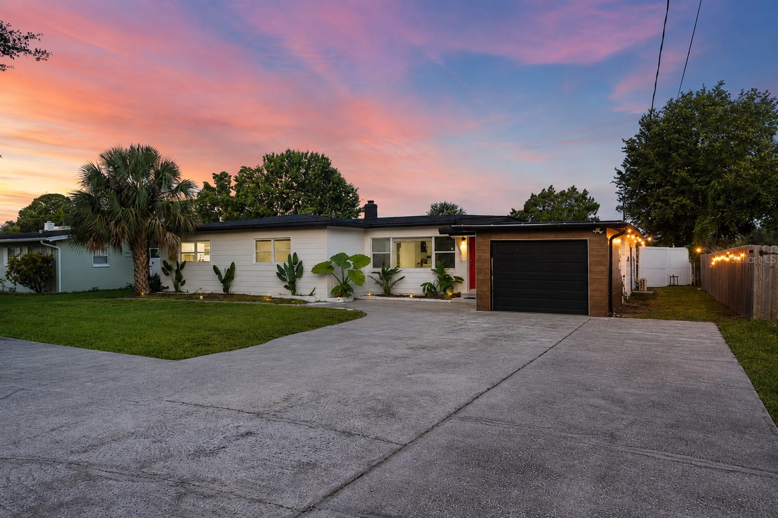 8120 GONDOLA DR