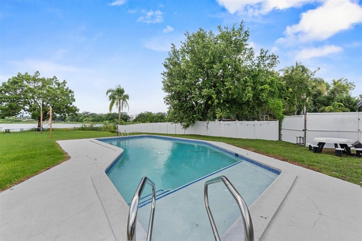 8120 GONDOLA DR