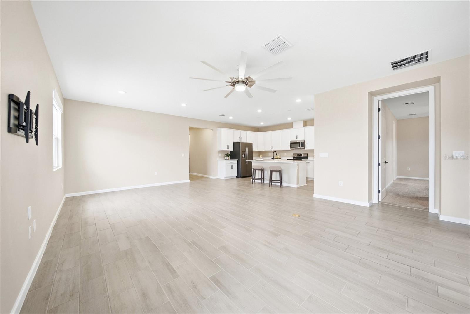 253 HILLTOP BLOOM LOOP