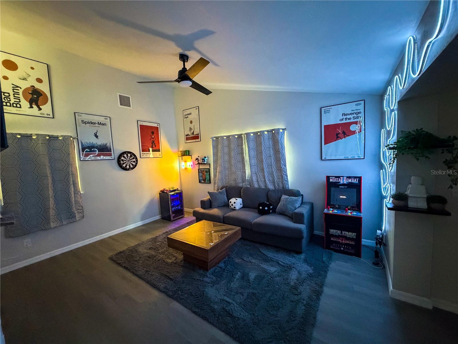 370 HAND AVE