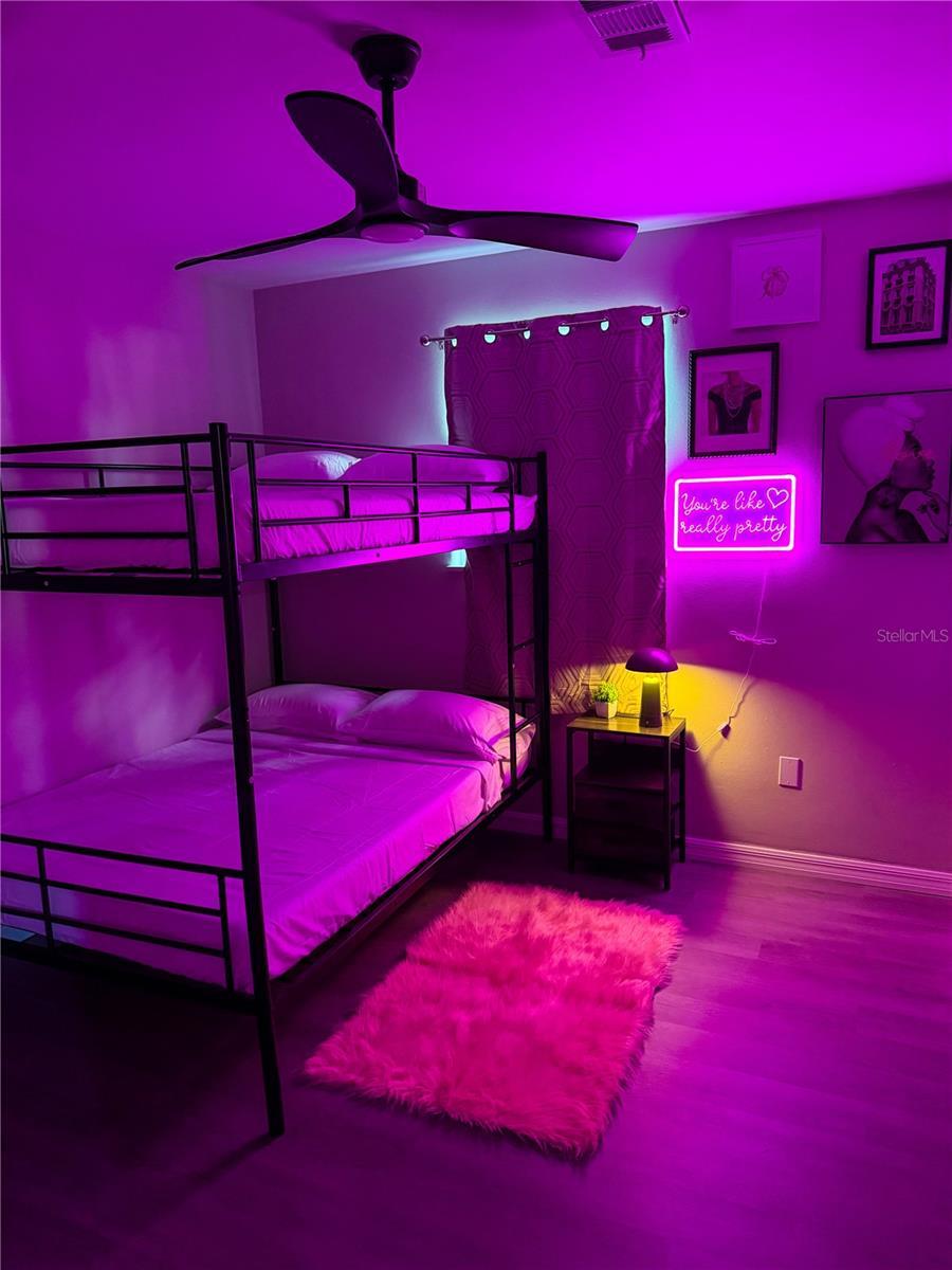 370 HAND AVE