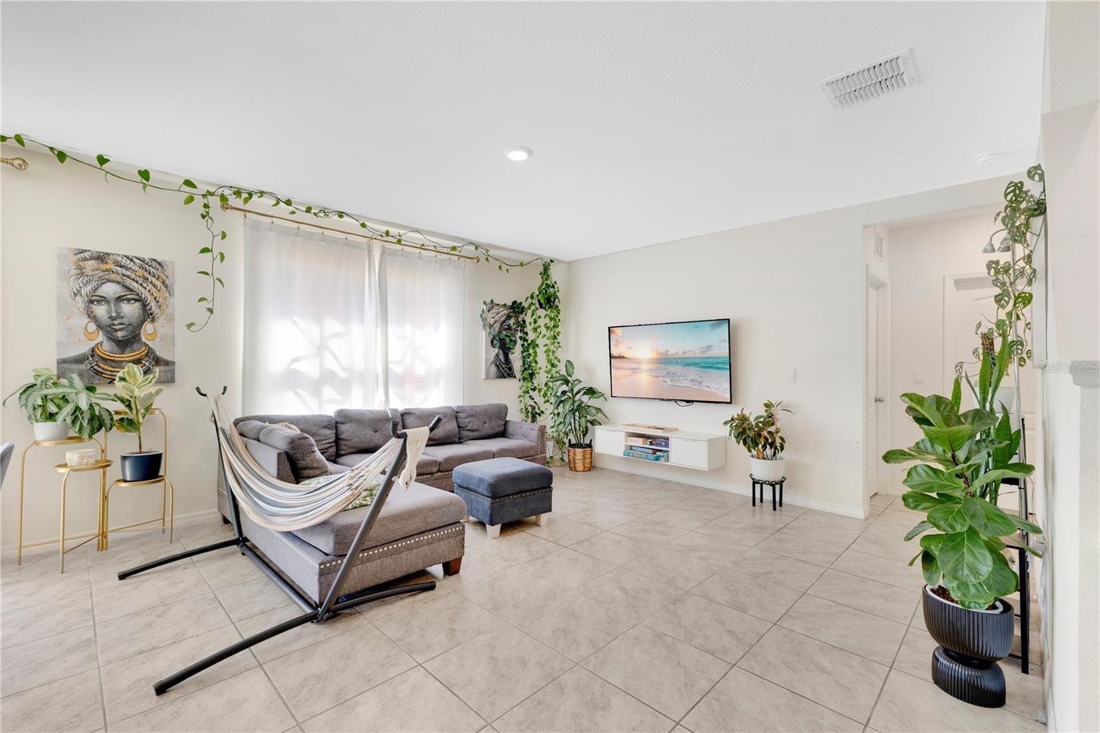 831 TURNER LN
