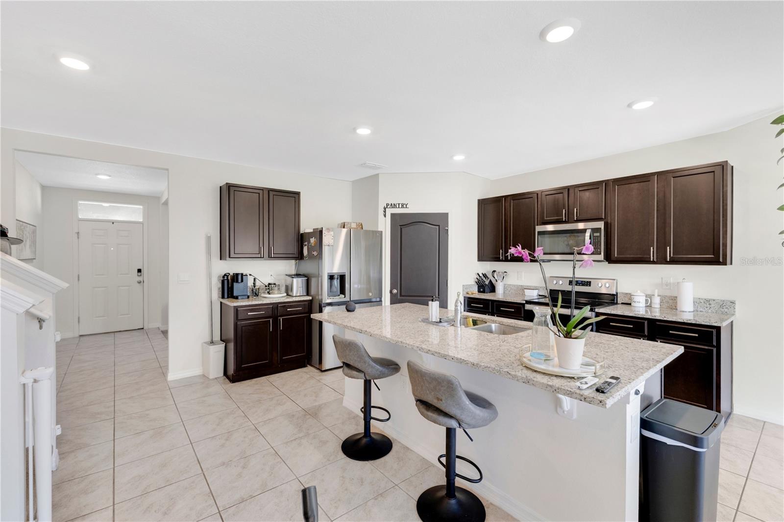 831 TURNER LN