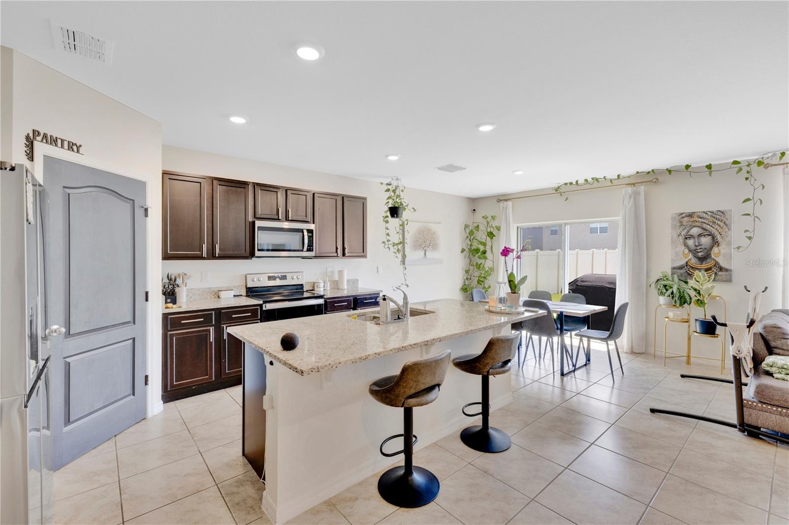 831 TURNER LN