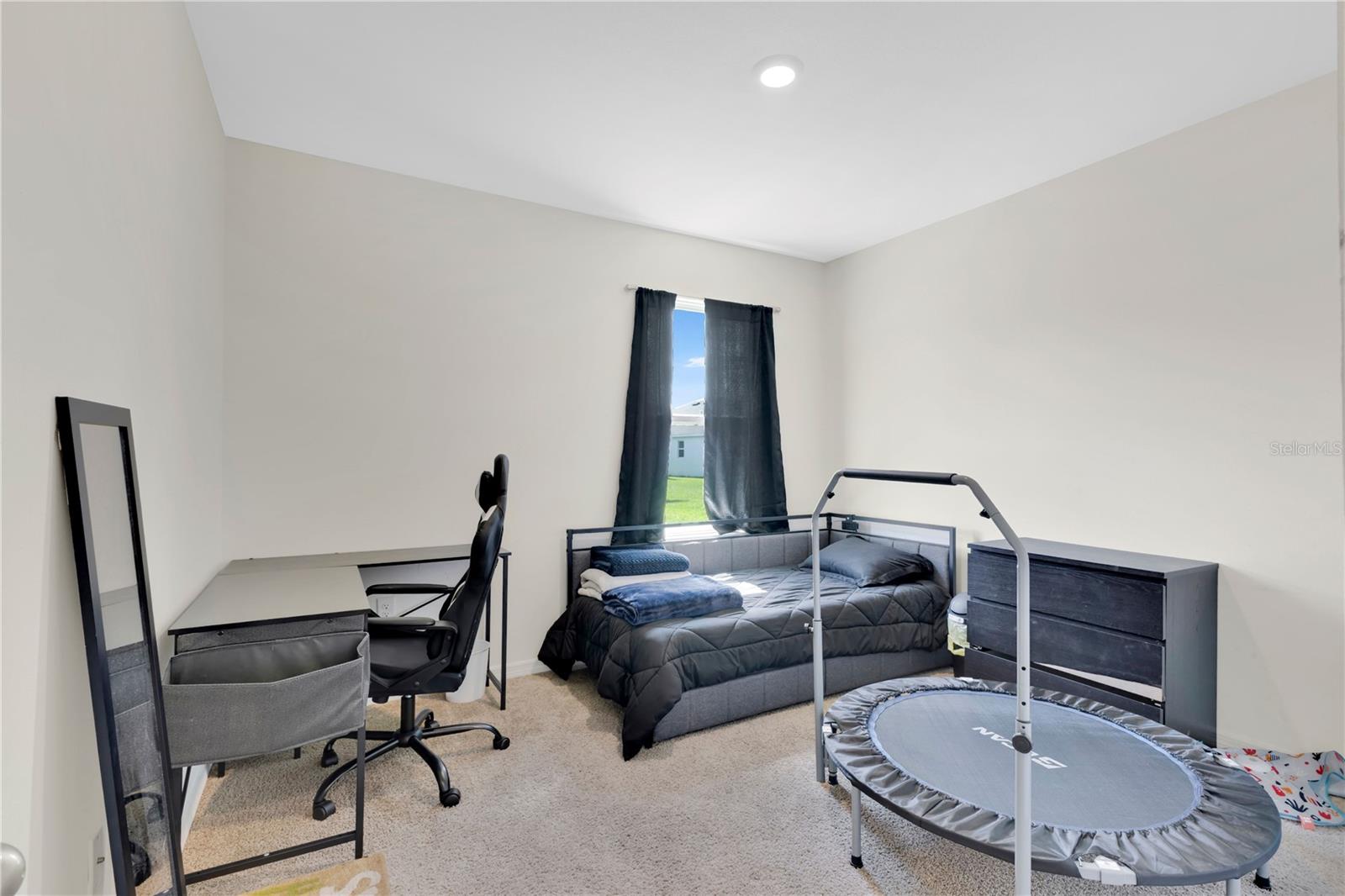 831 TURNER LN