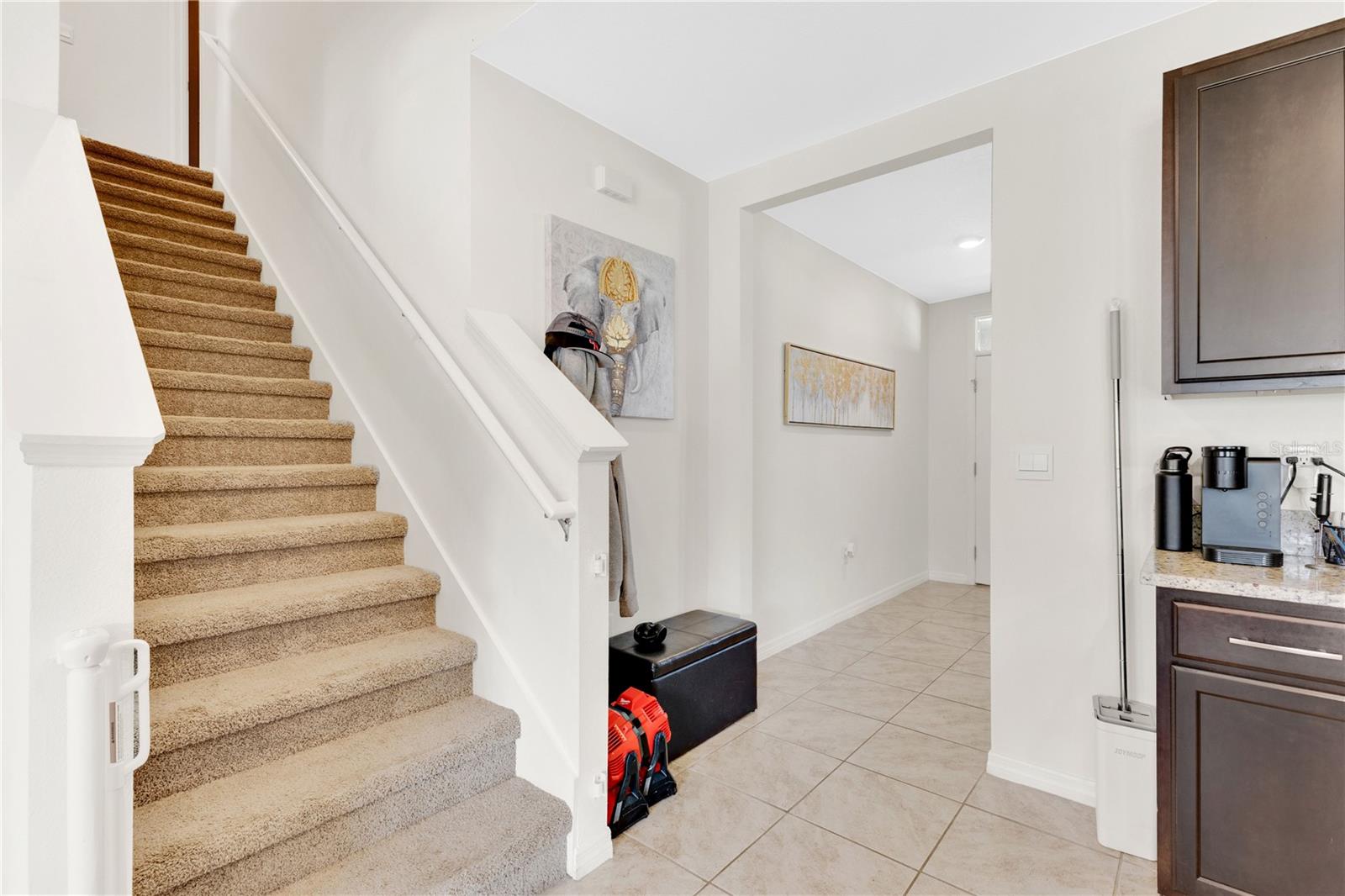831 TURNER LN
