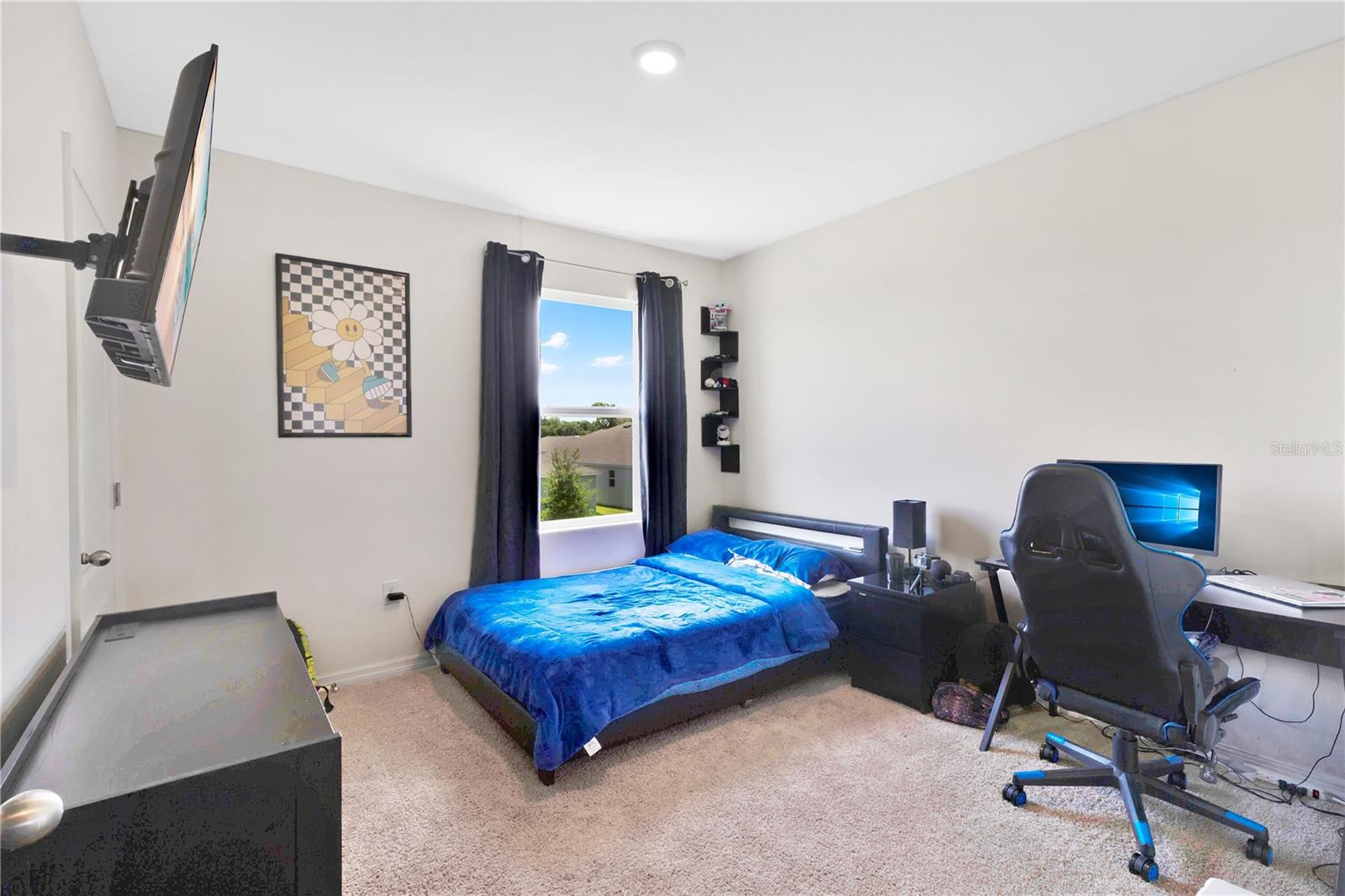 831 TURNER LN