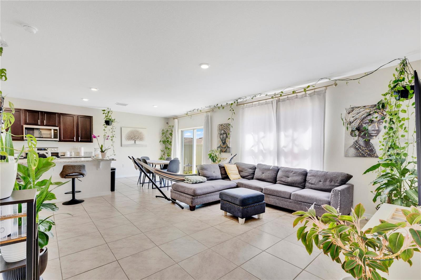 831 TURNER LN