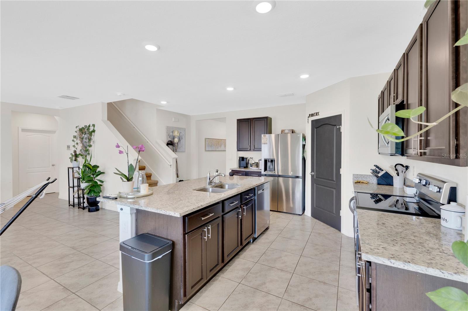 831 TURNER LN