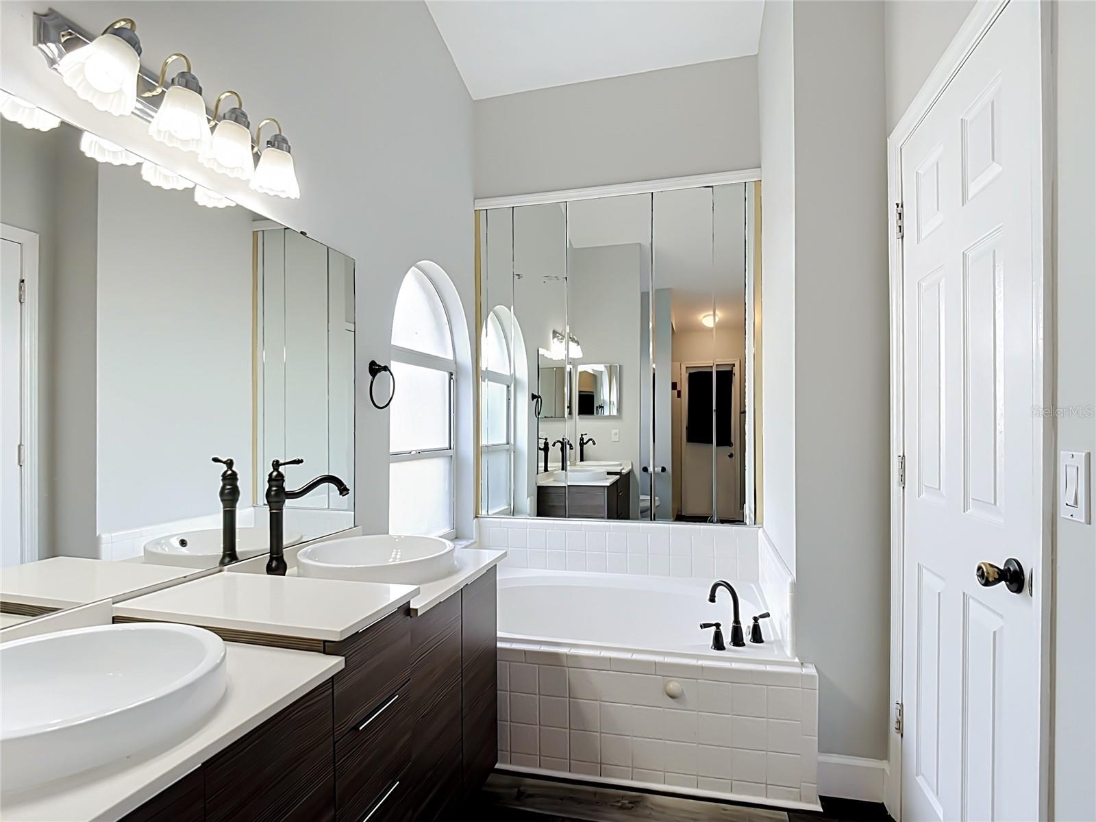 227 ROBBINS REST CIR