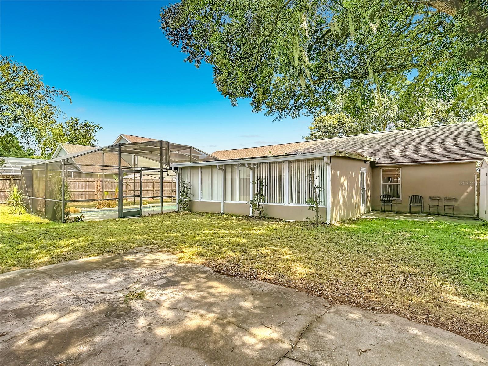 227 ROBBINS REST CIR