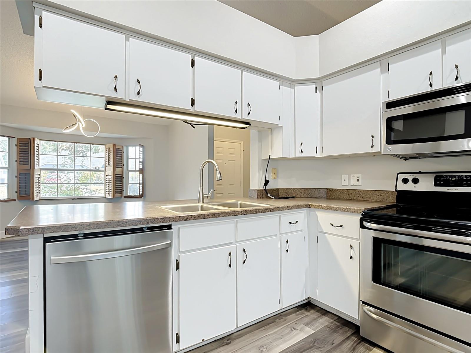 227 ROBBINS REST CIR