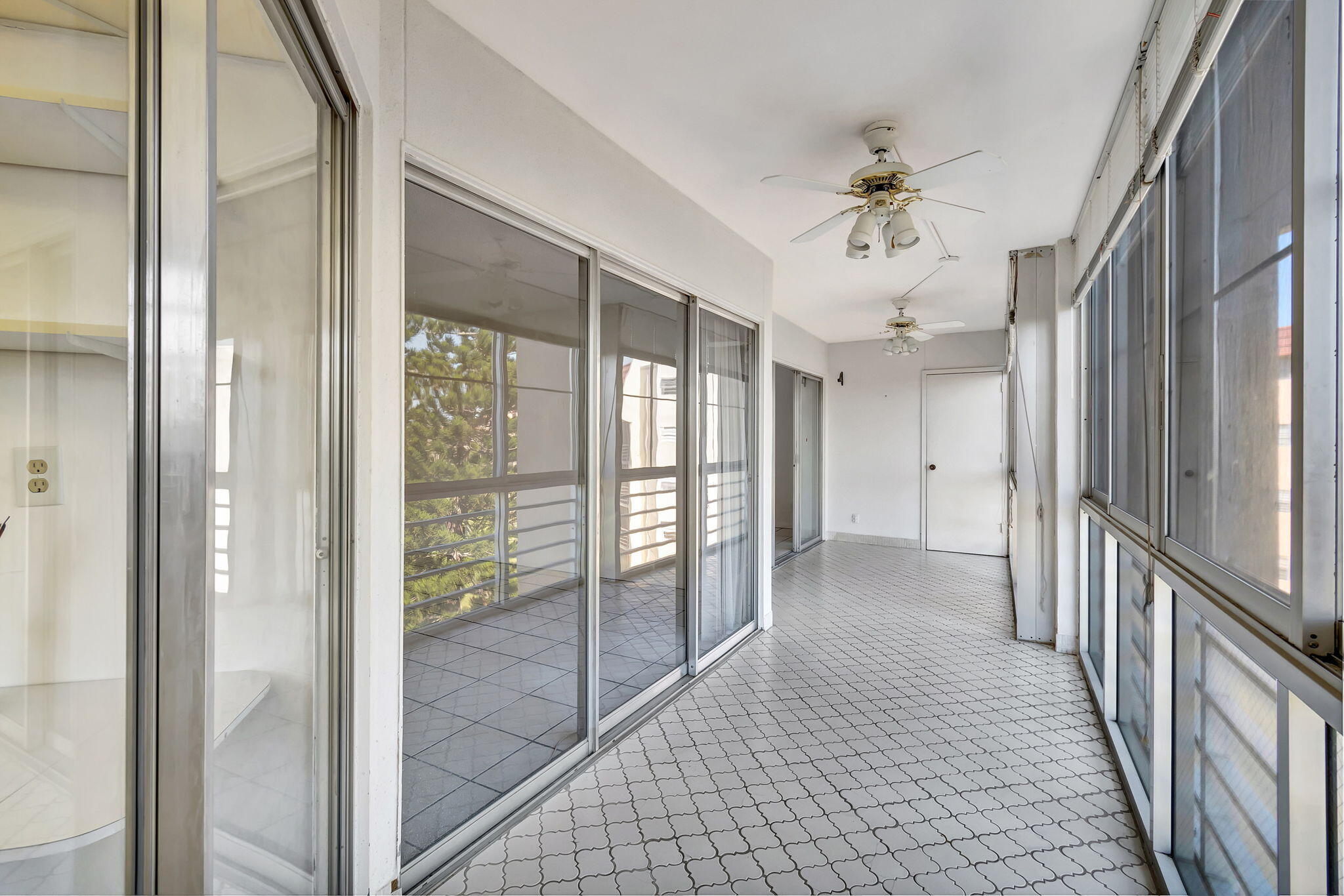 3810 Via Poinciana 502