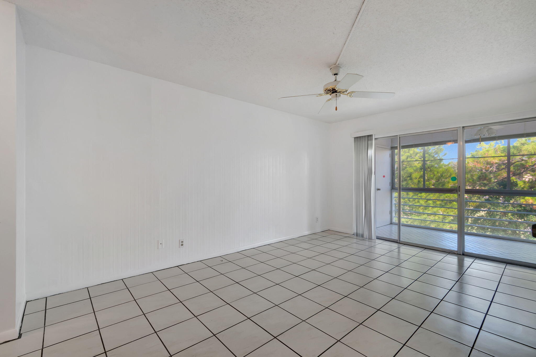 3810 Via Poinciana 502