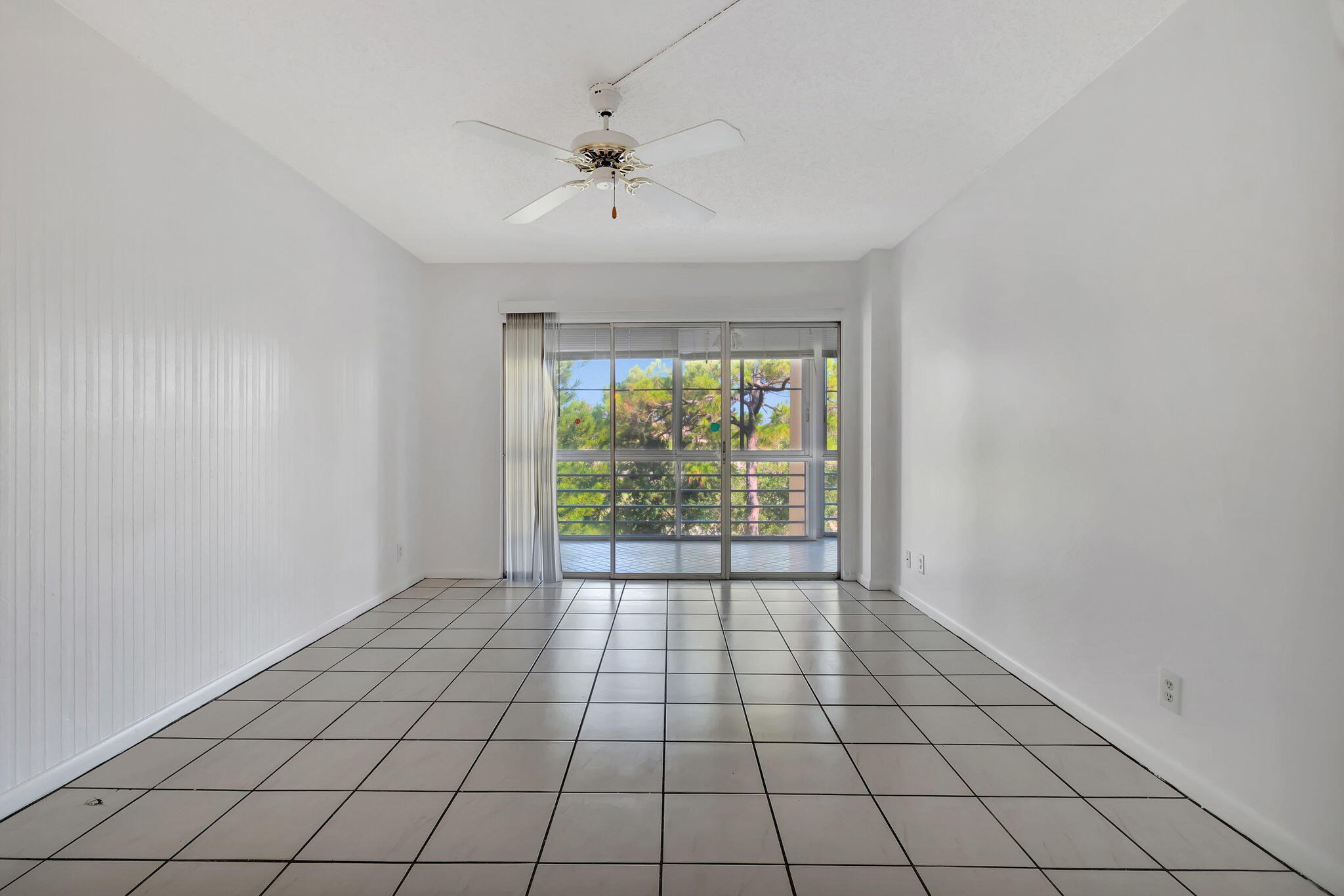 3810 Via Poinciana 502
