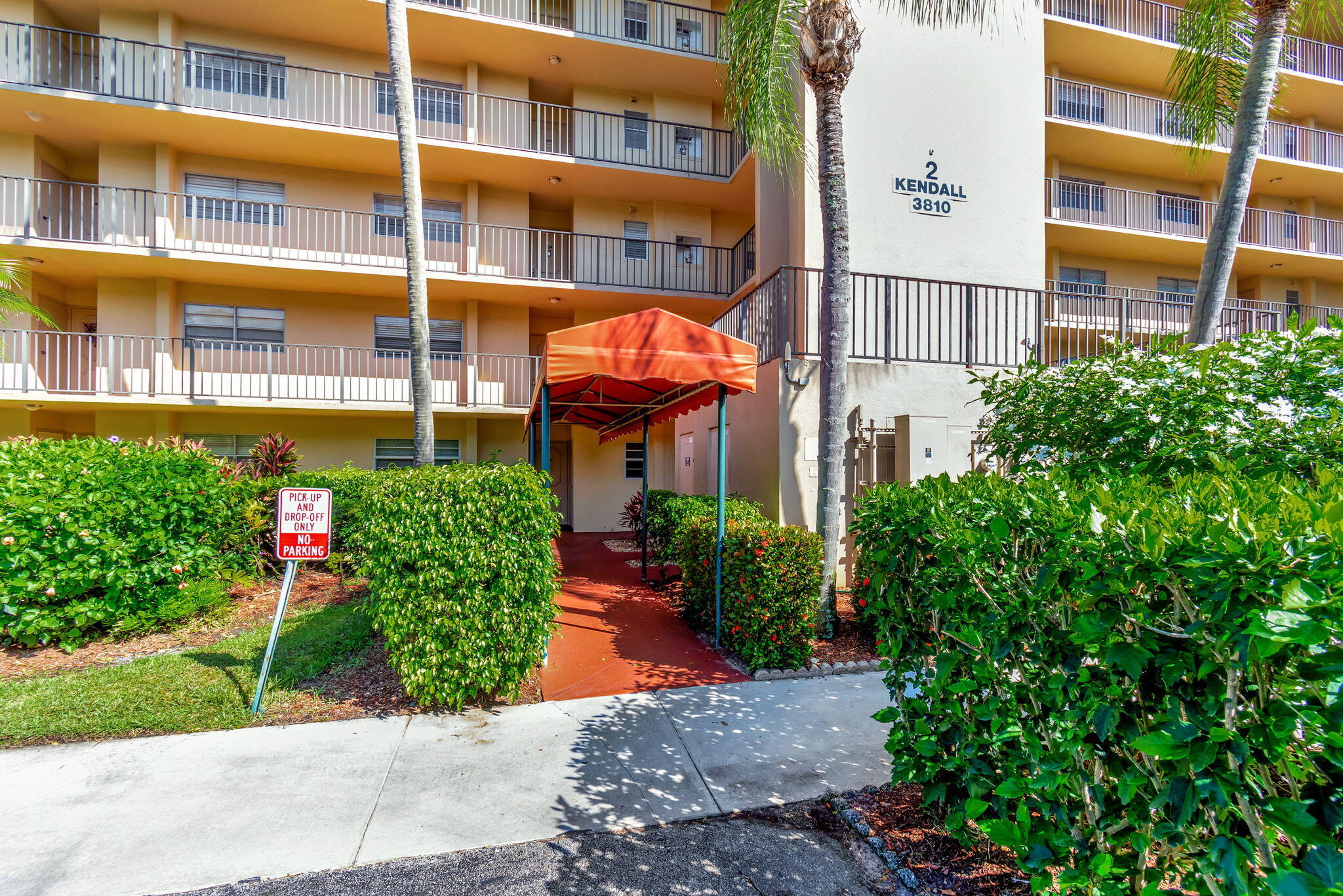 3810 Via Poinciana 502