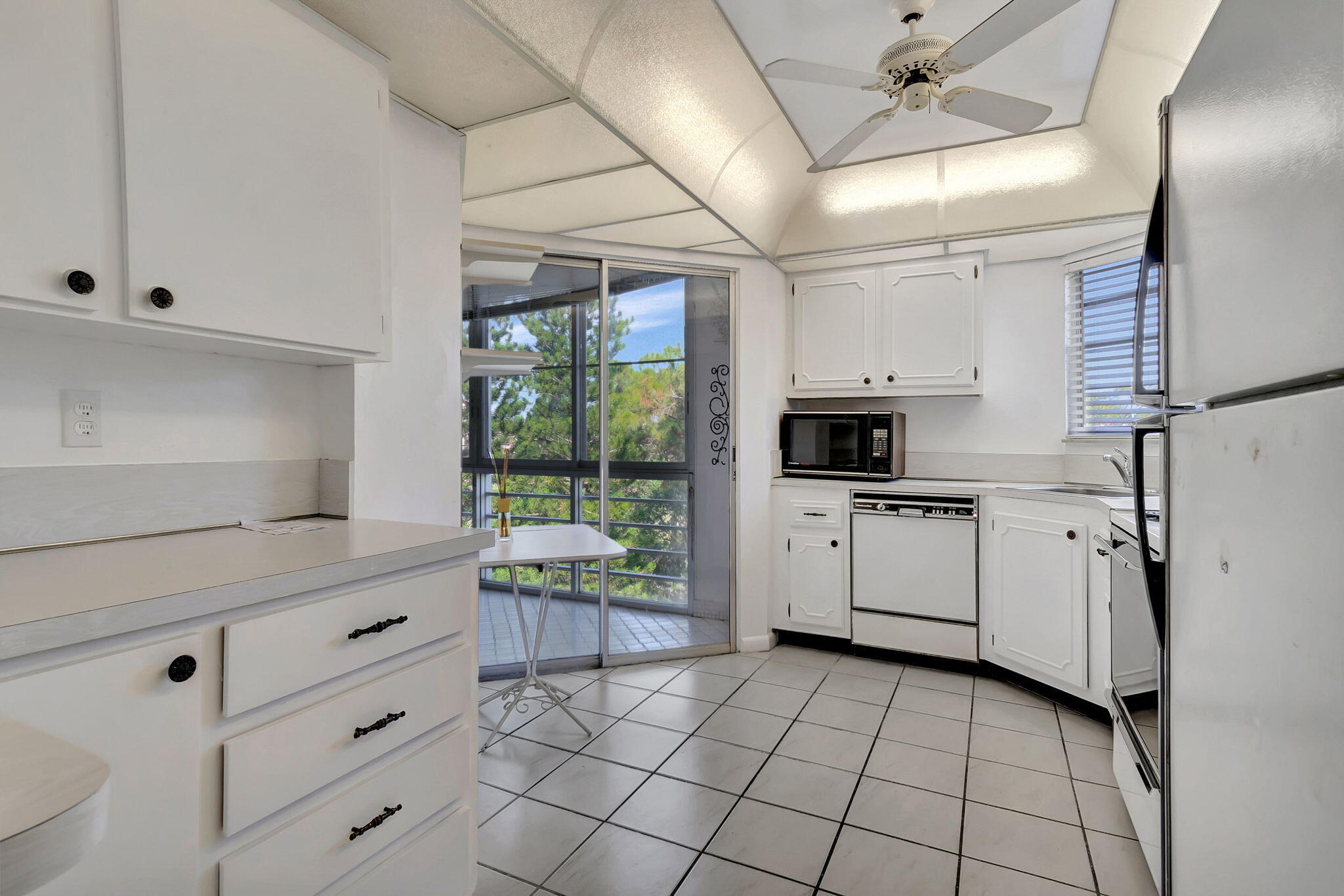 3810 Via Poinciana 502