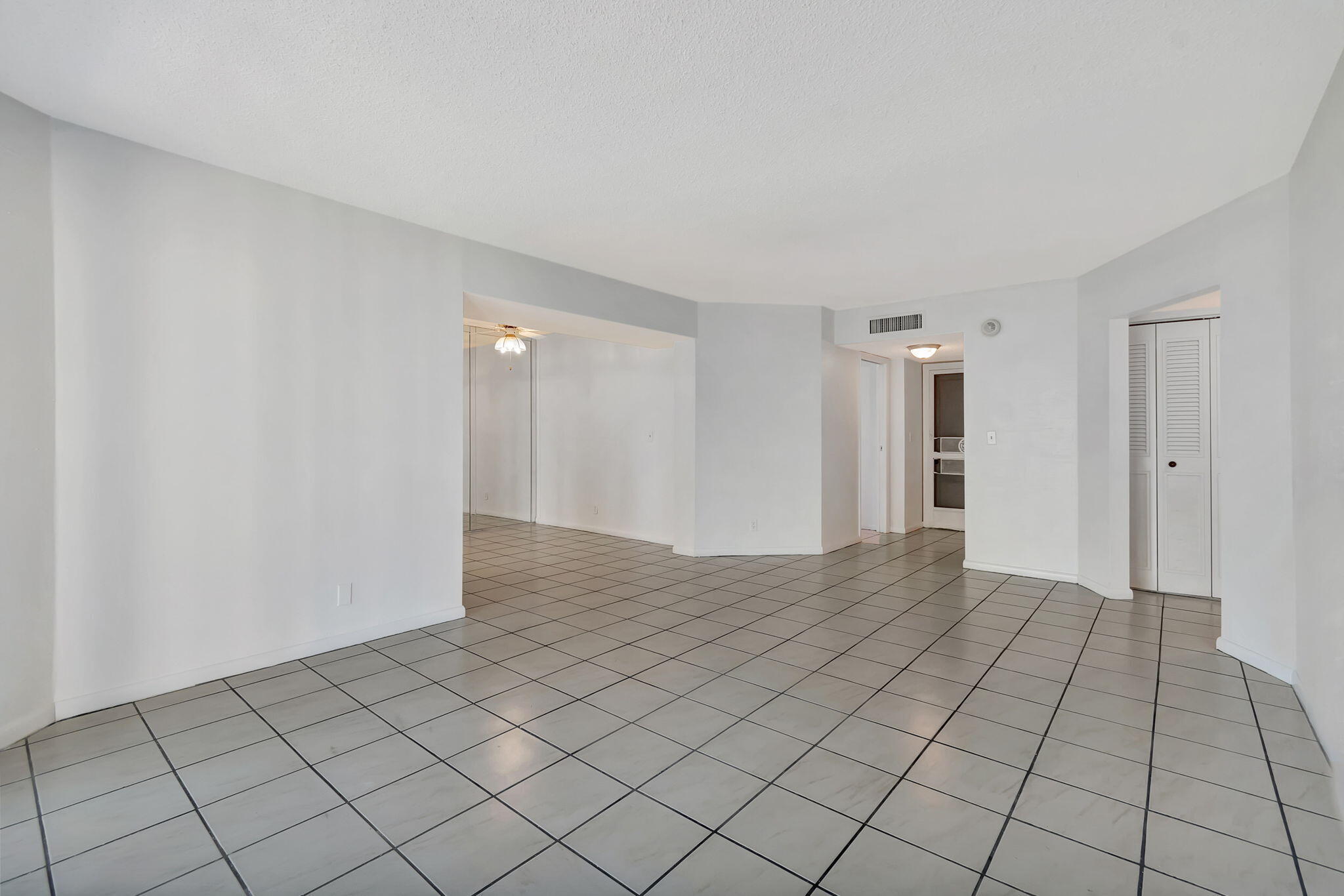 3810 Via Poinciana 502