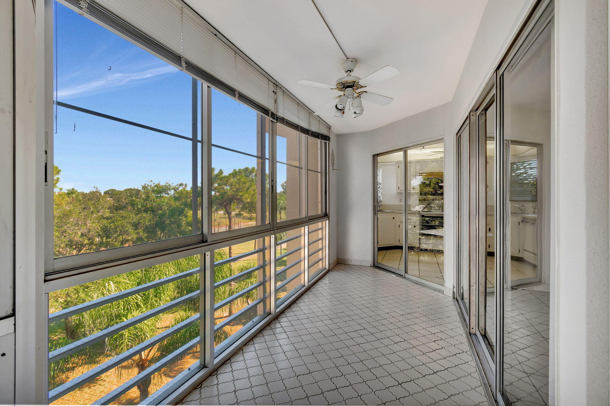 3810 Via Poinciana 502