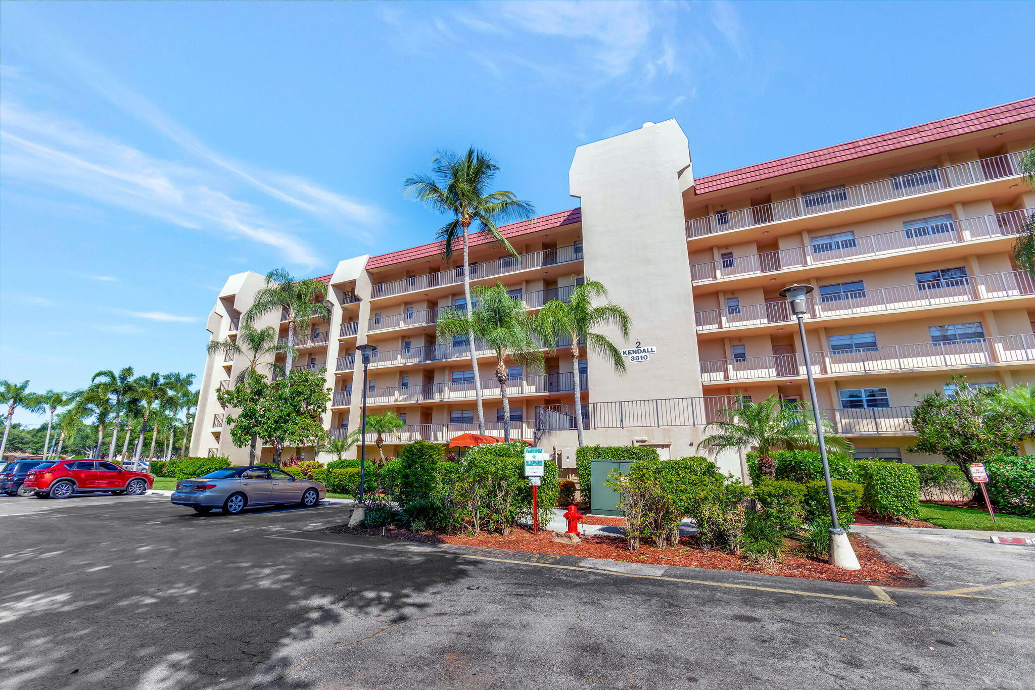 3810 Via Poinciana 502