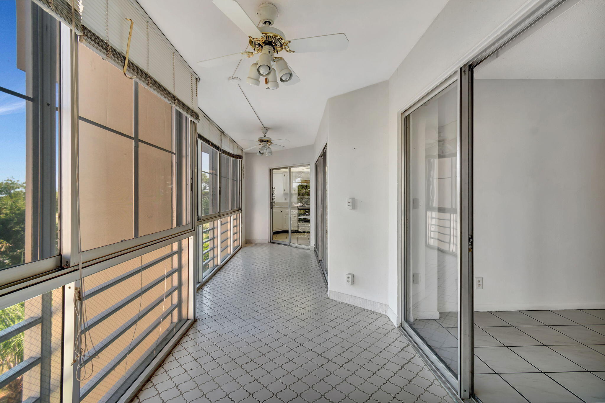 3810 Via Poinciana 502