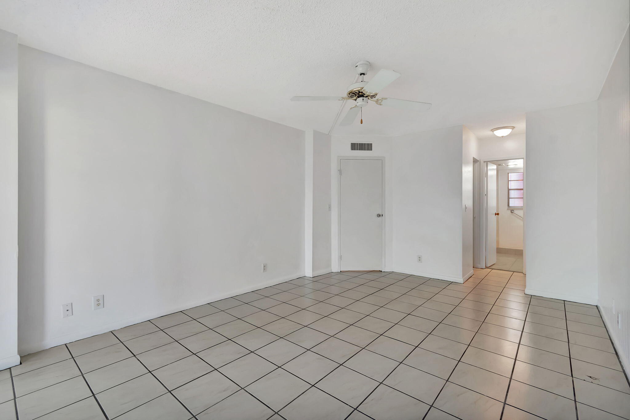 3810 Via Poinciana 502