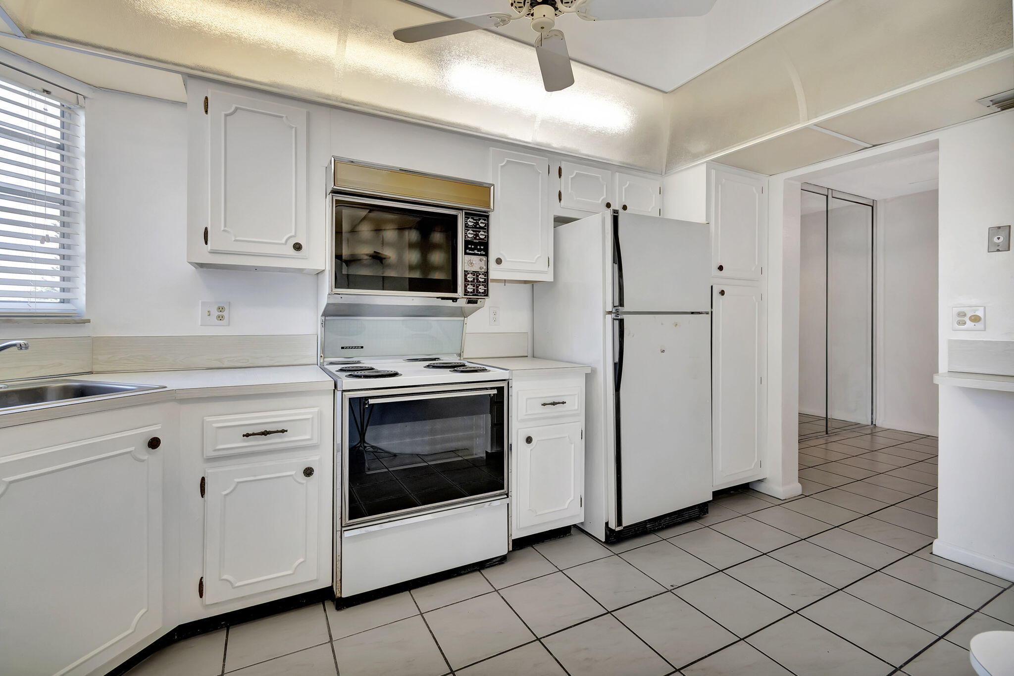 3810 Via Poinciana 502