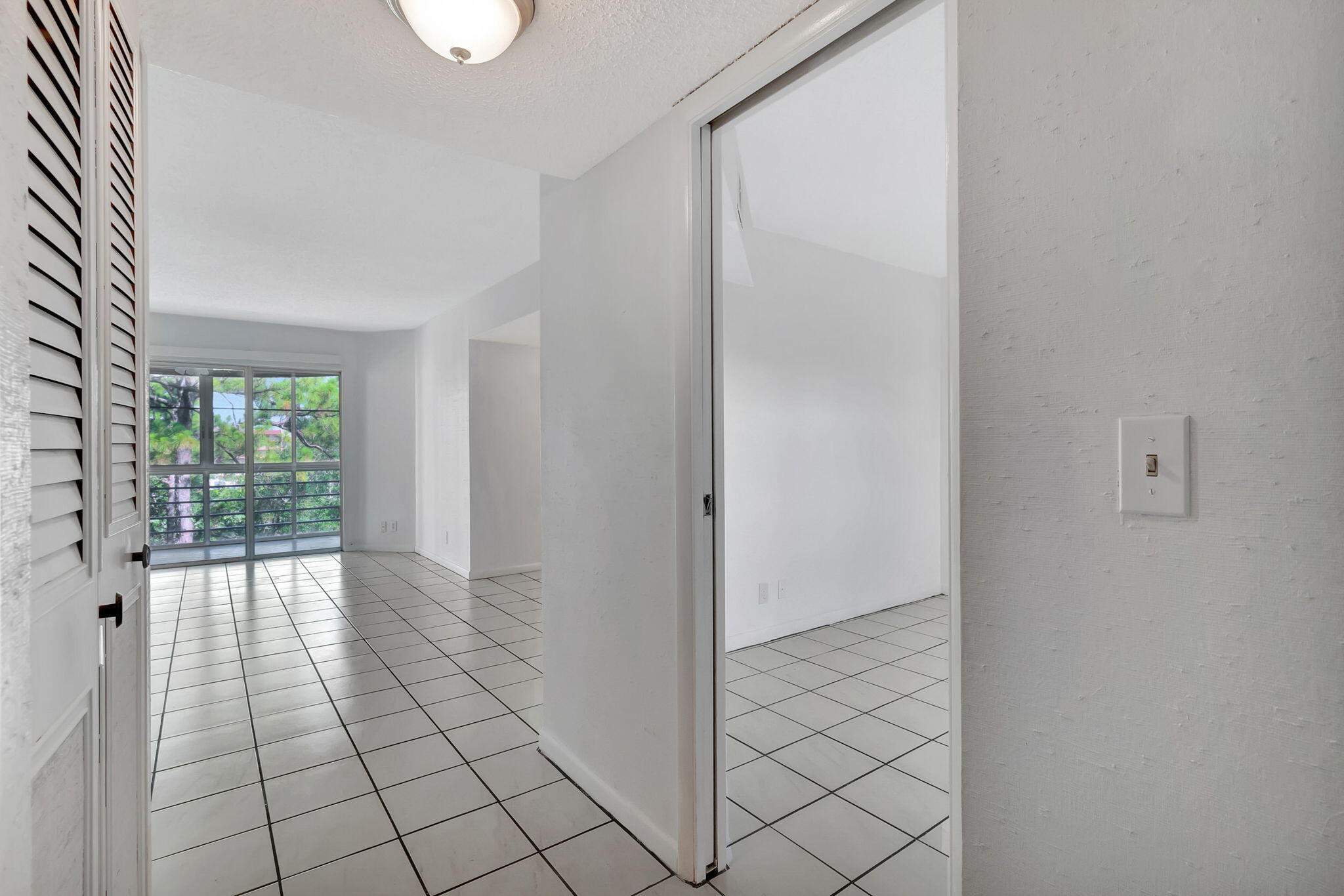3810 Via Poinciana 502