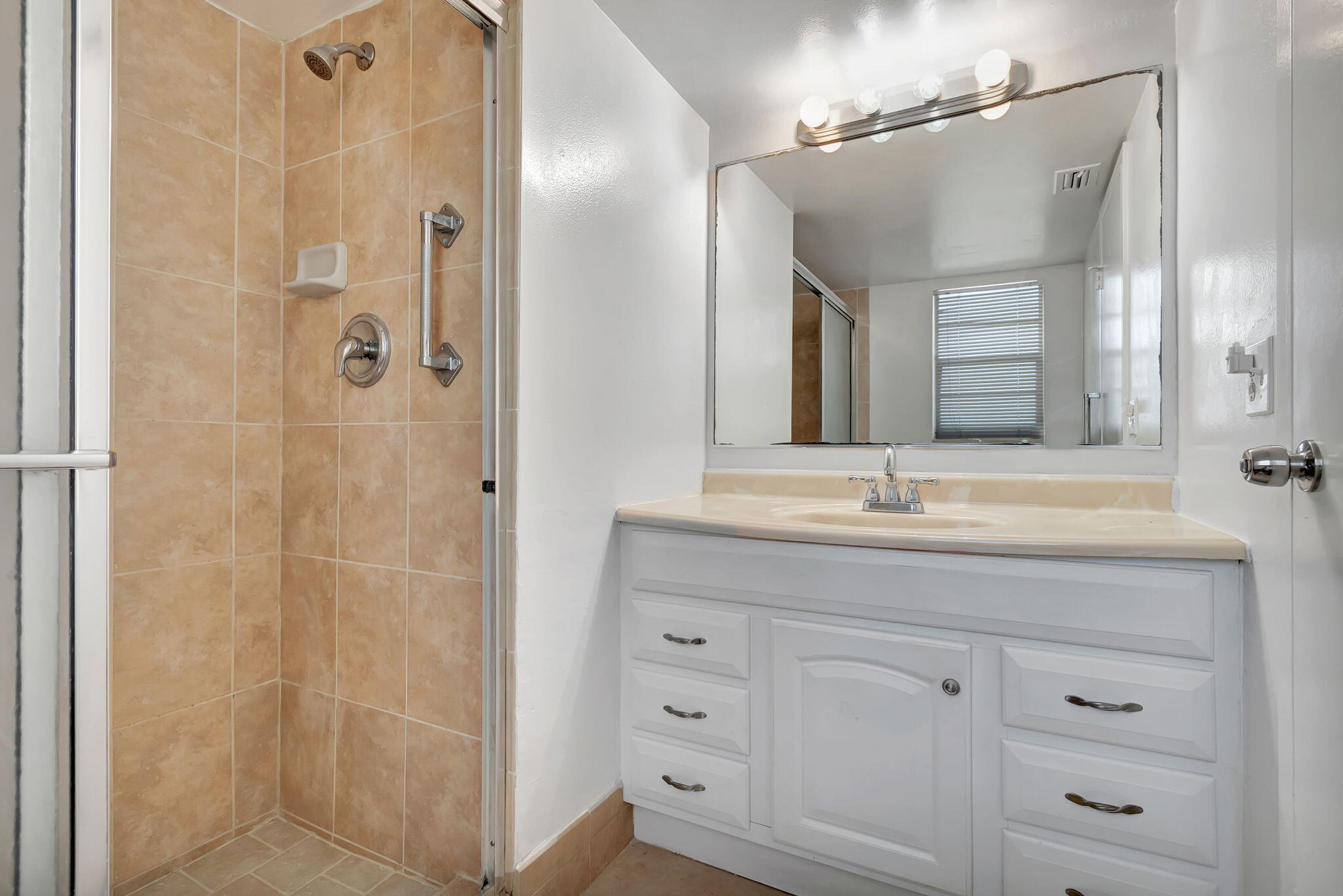 3810 Via Poinciana 502
