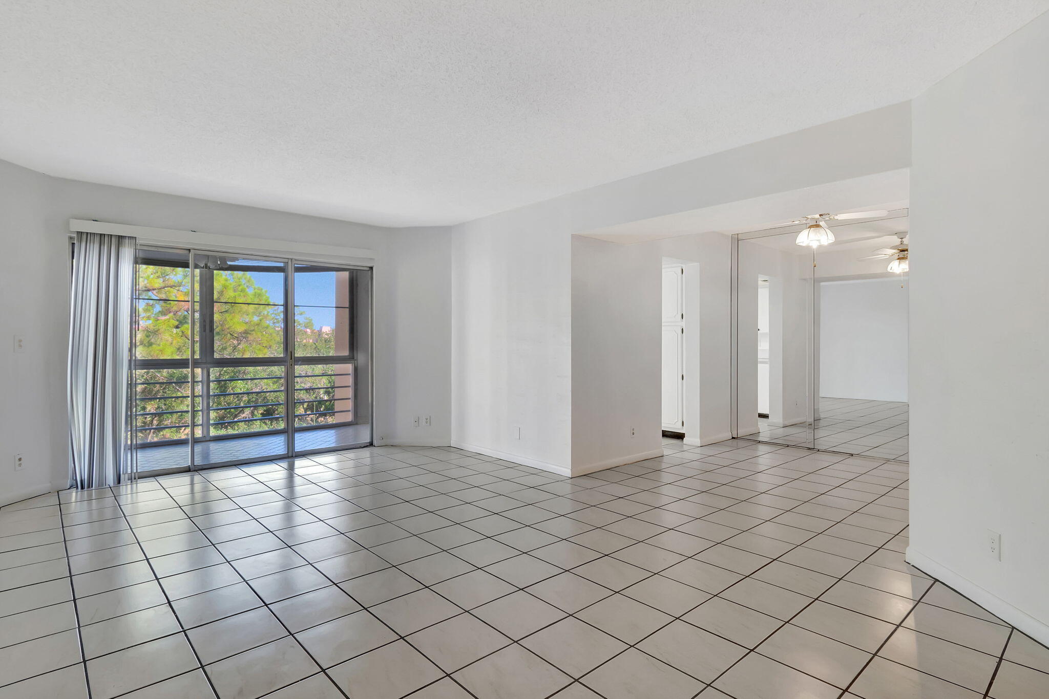 3810 Via Poinciana 502