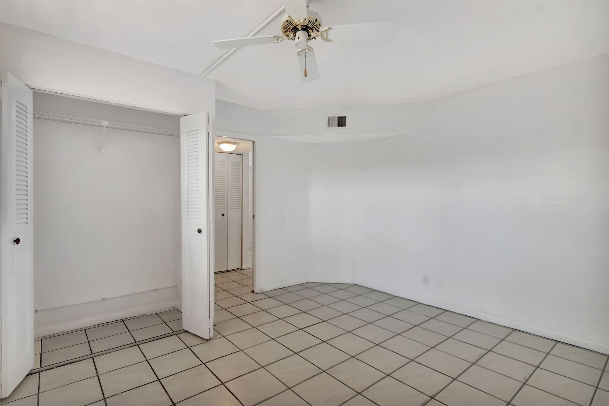 3810 Via Poinciana 502