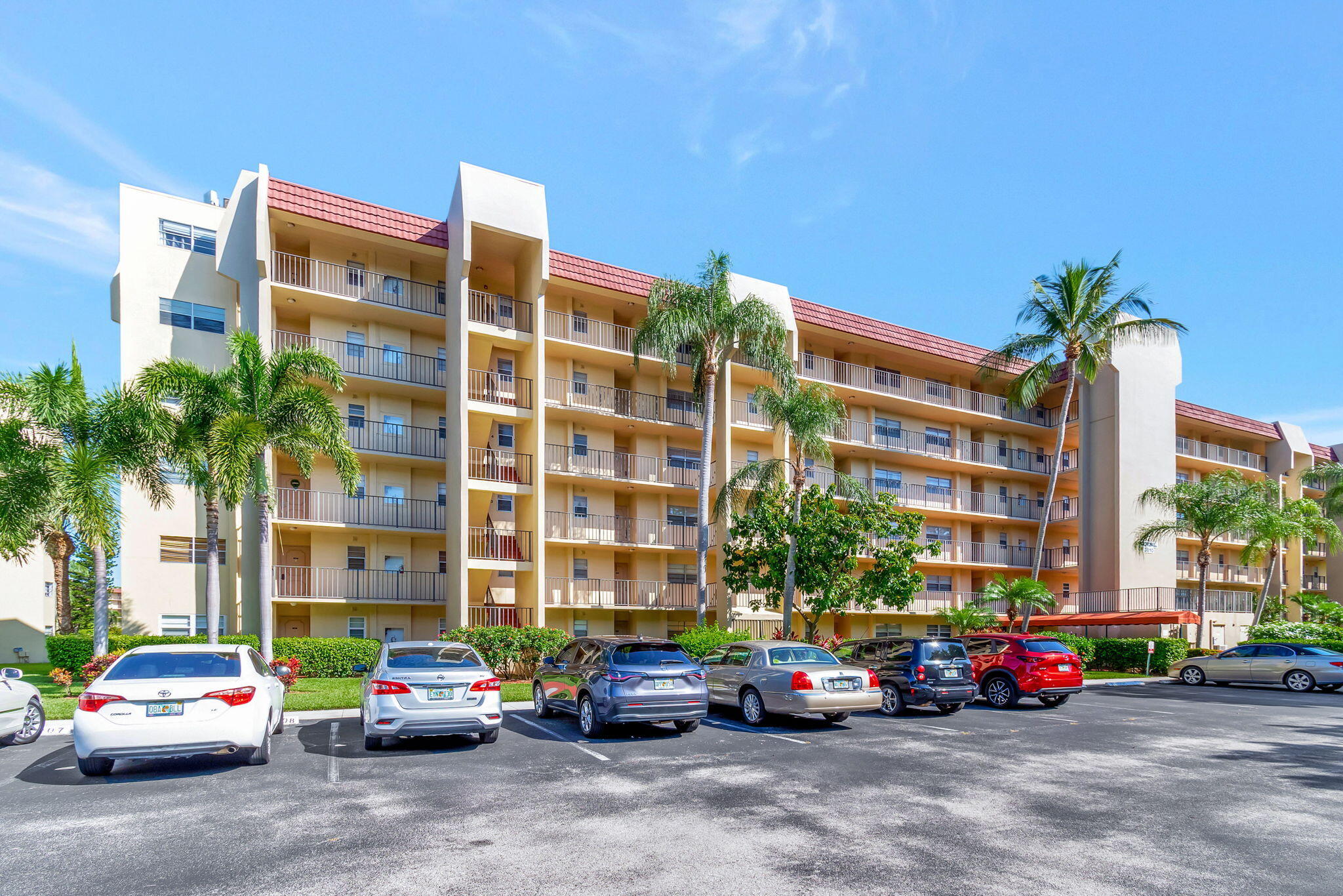 3810 Via Poinciana 502