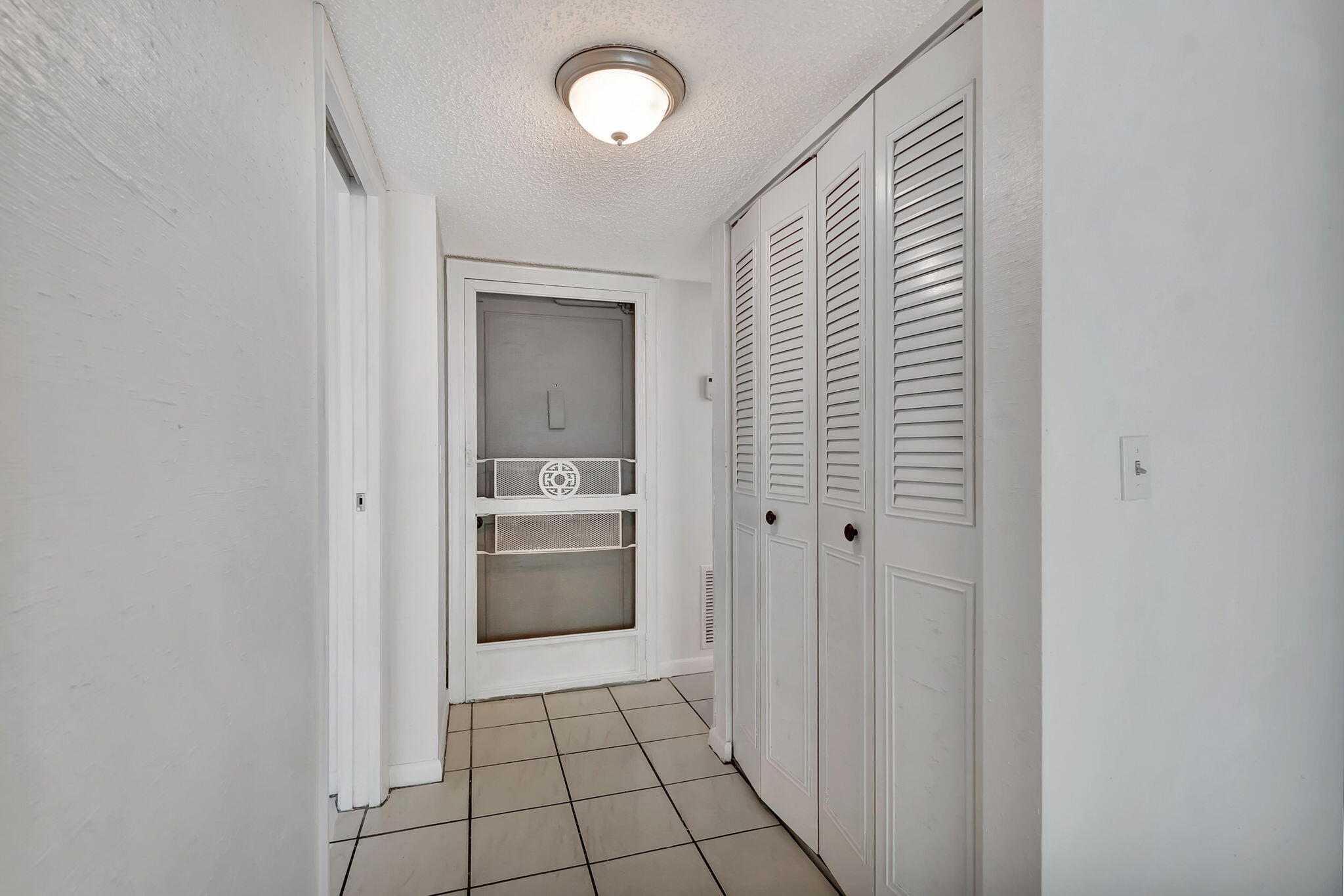 3810 Via Poinciana 502