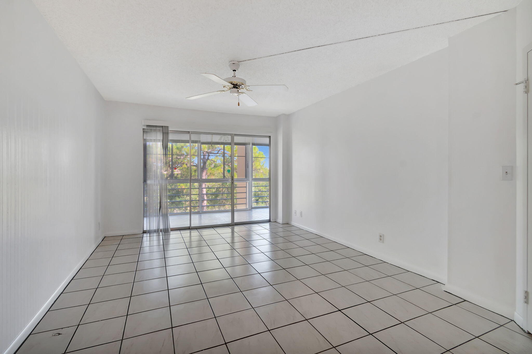 3810 Via Poinciana 502