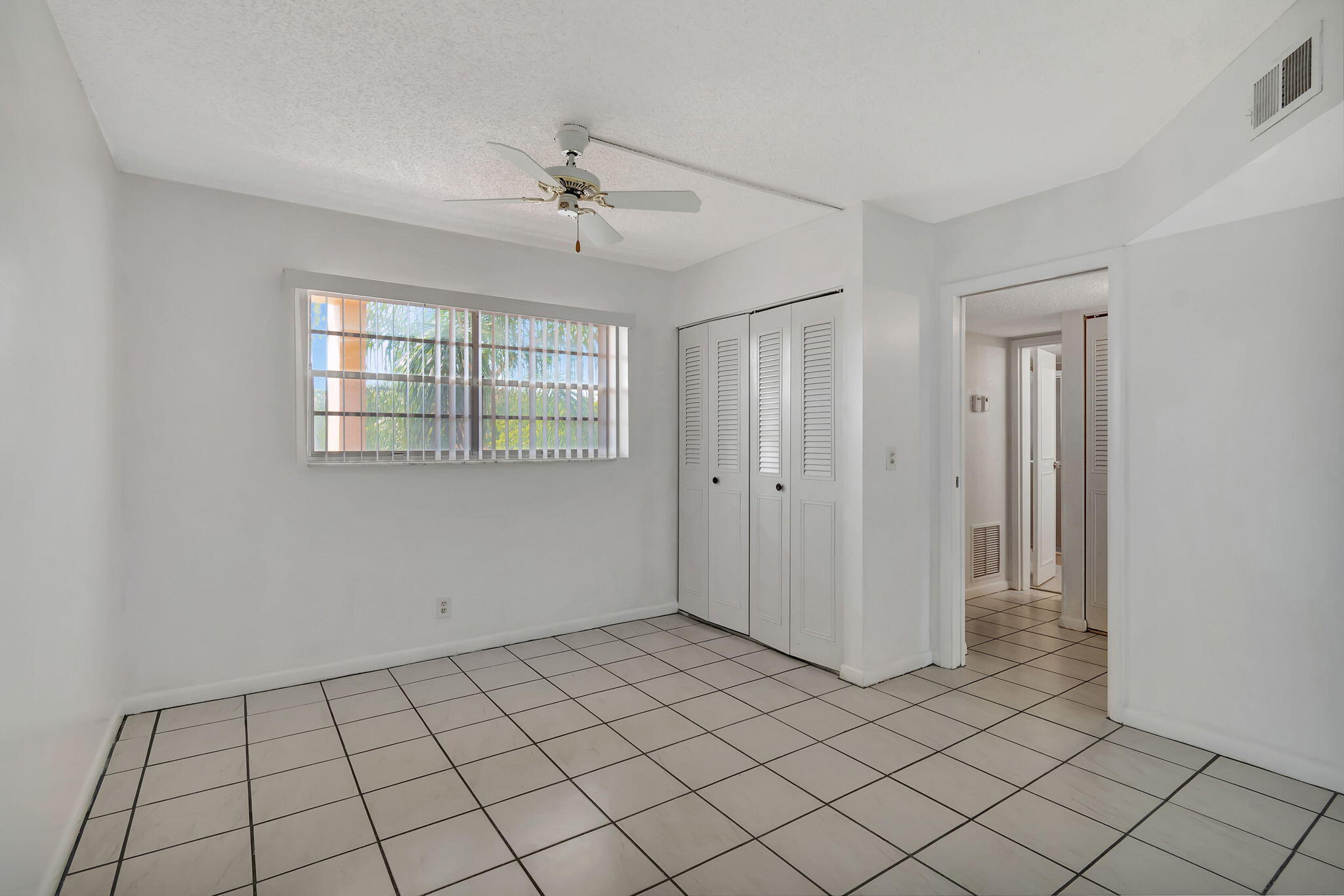 3810 Via Poinciana 502