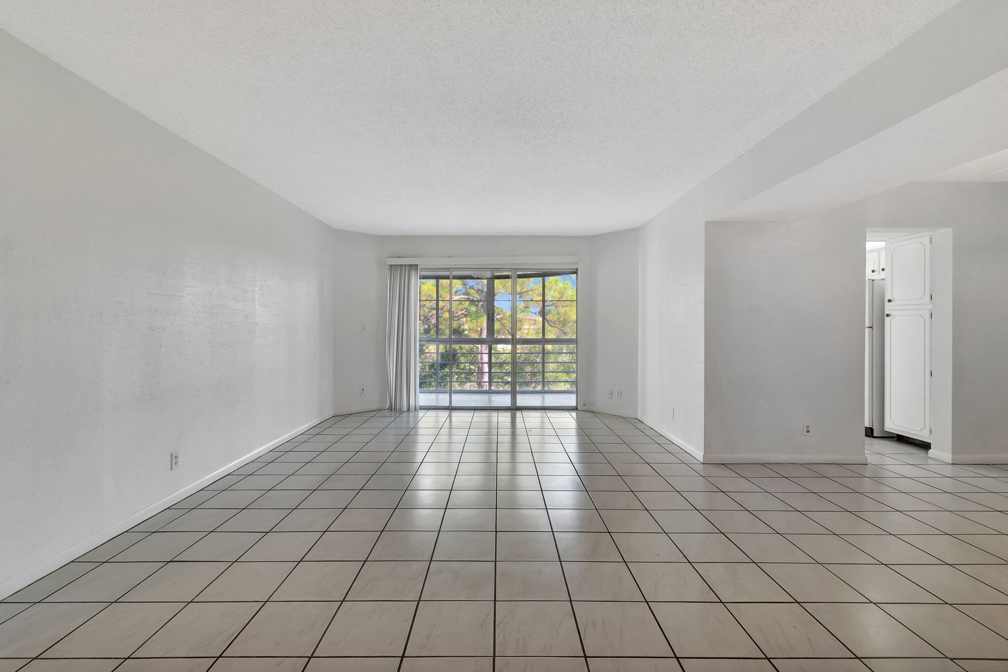 3810 Via Poinciana 502