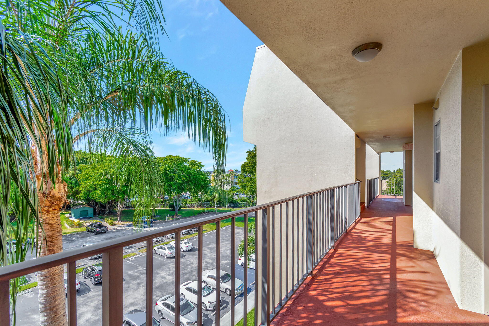 3810 Via Poinciana 502
