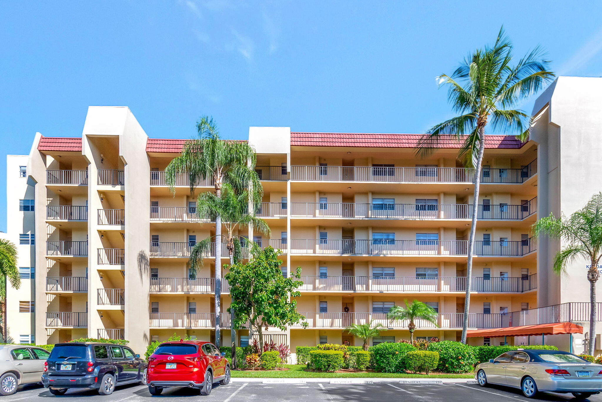 3810 Via Poinciana 502
