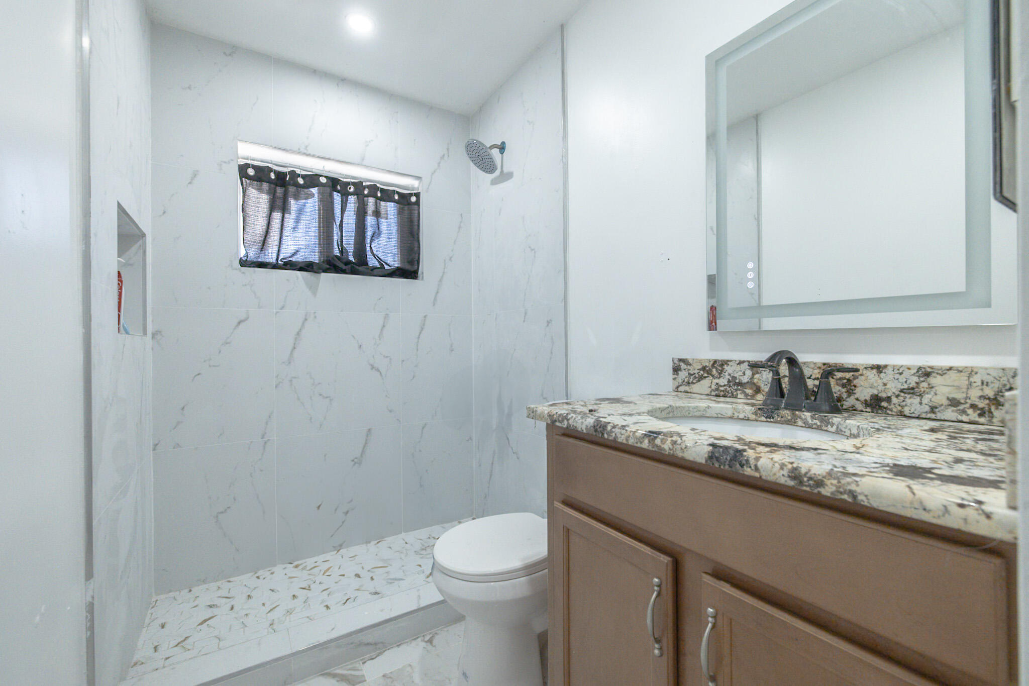 107 W Lake Drive