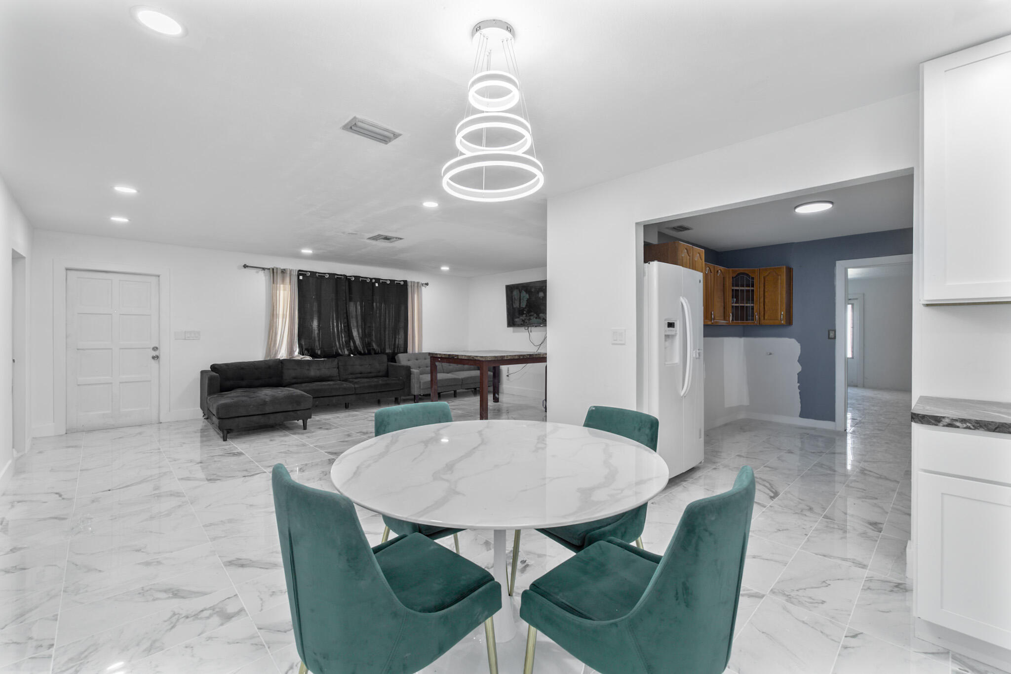 107 W Lake Drive