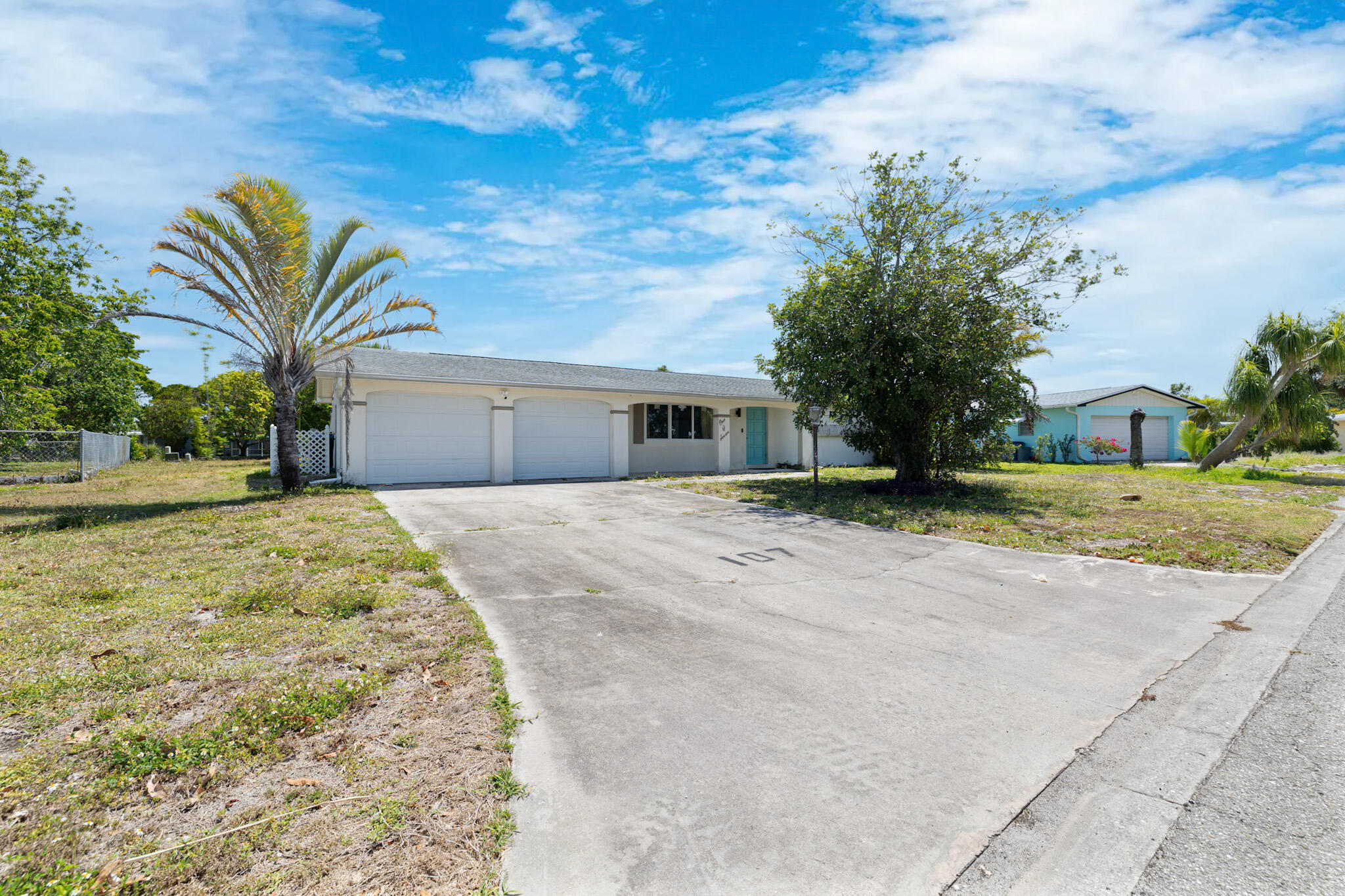 107 W Lake Drive