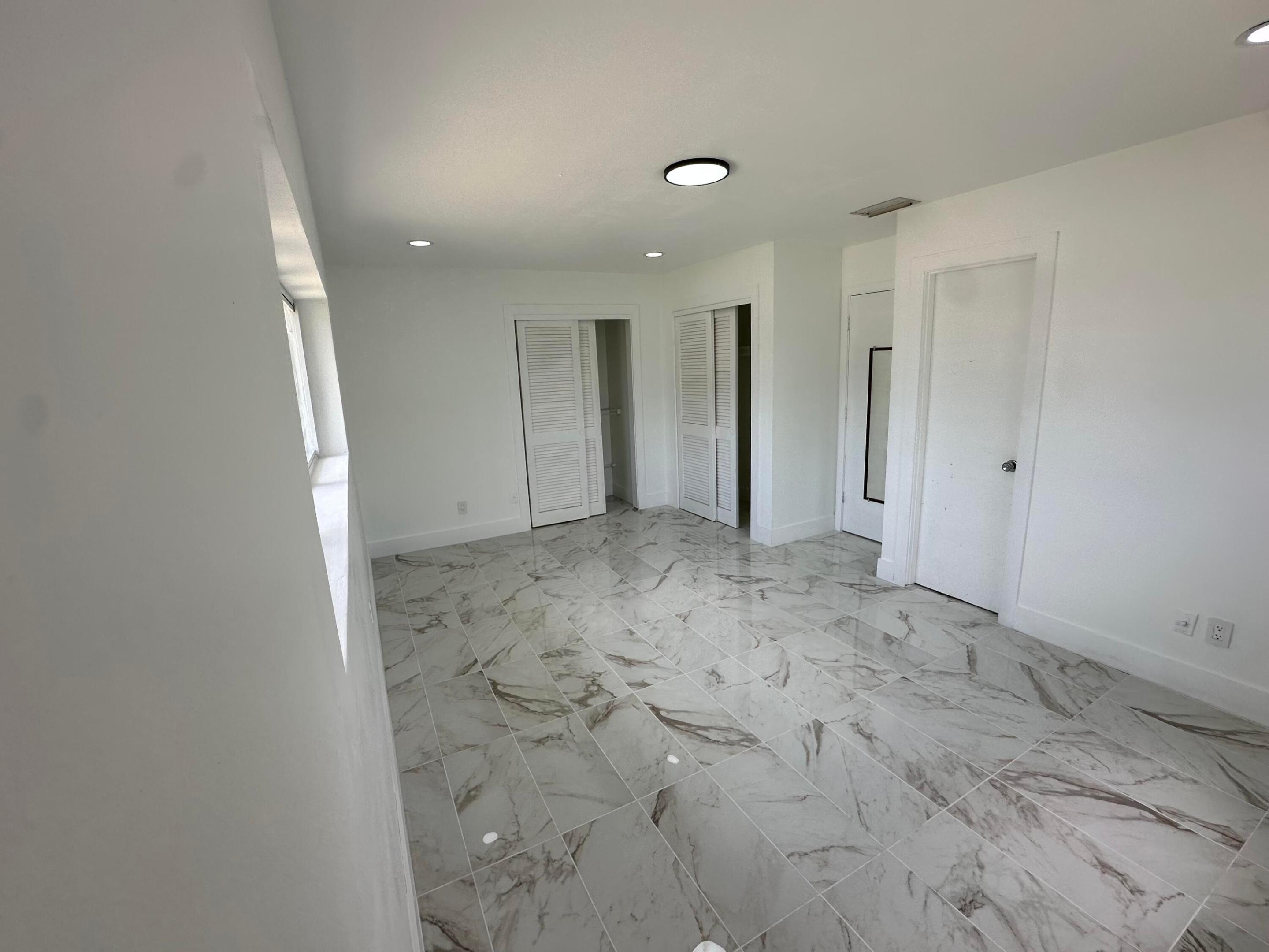 107 W Lake Drive